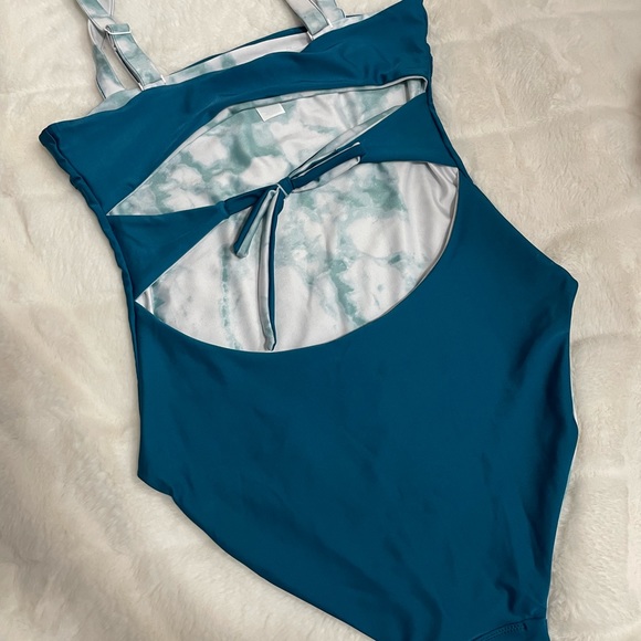 Old Navy One Piece Swimsuit - Picture 6 of 6